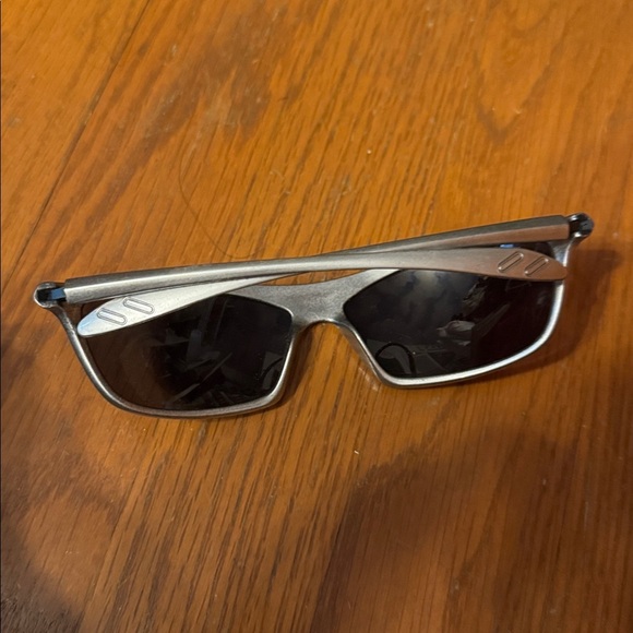 Stylish silver athletic SKIMS Kim kardashian  Sunglasses futuristic - Picture 2 of 2